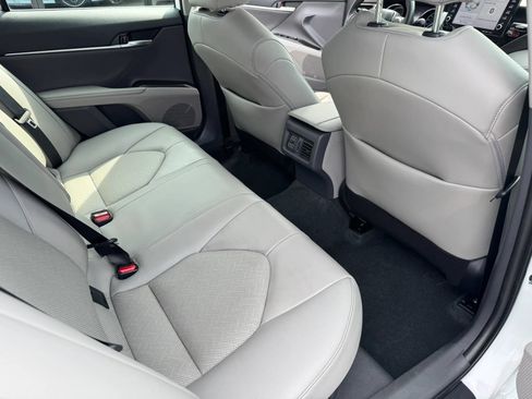 Used 2022 Toyota Camry XLE FWD image 19
