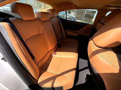 Used 2025 Lexus ES 350 w/ Premium Package image 20