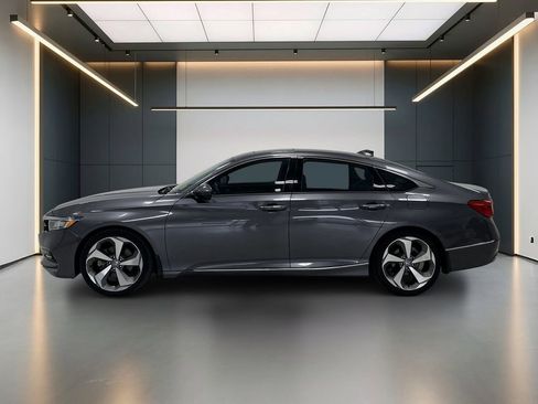 Used 2019 Honda Accord Touring image 2