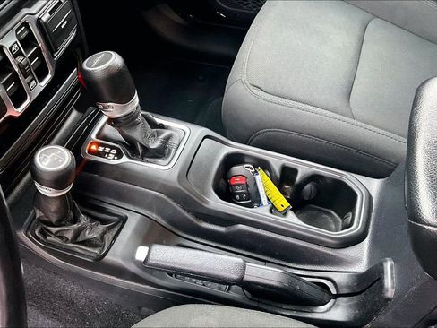 Used 2021 Jeep Gladiator Sport image 19