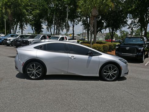 Certified 2024 Toyota Prius XLE FWD image 5