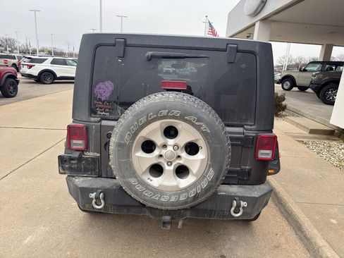 Used 2014 Jeep Wrangler Unlimited Sahara image 6