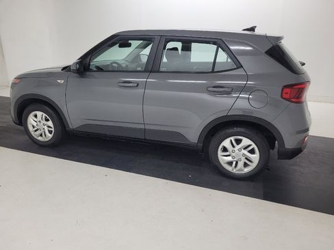 Used 2021 Hyundai Venue SE FWD image 3