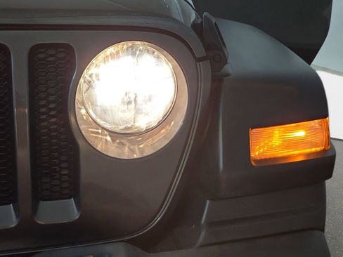 Used 2018 Jeep Wrangler Sport image 29