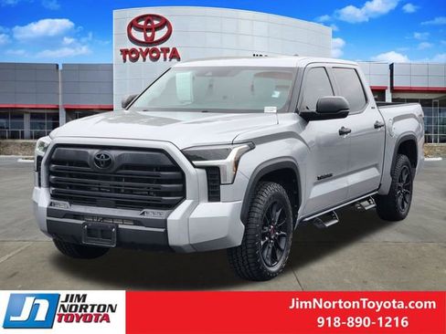 Used 2022 Toyota Tundra SR5 RWD image 3