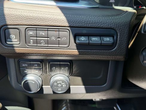 Used 2021 GMC Yukon Denali w/ Denali Premium Package AWD/4WD image 30