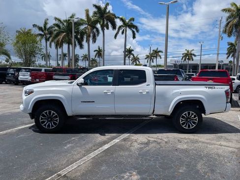 Used 2022 Toyota Tacoma TRD Sport w/ Technology Package RWD image 4