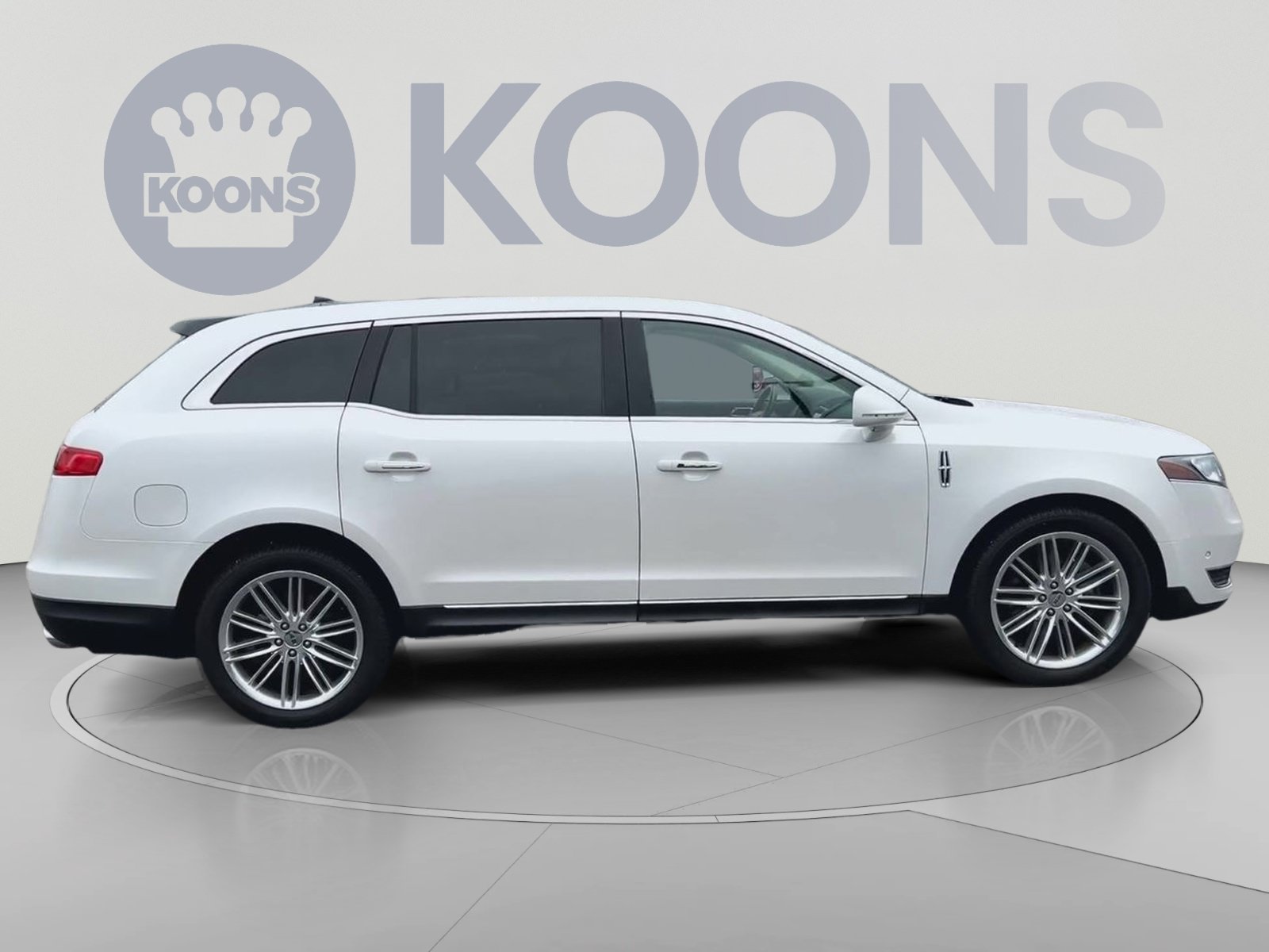 Used 2018 Lincoln MKT AWD w/ Technology Package image 2