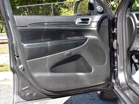 Used 2019 Jeep Grand Cherokee Limited image 22