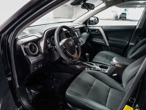 Used 2018 Toyota RAV4 LE w/ Carpet Mat Package FWD image 17
