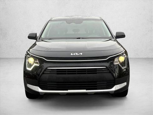 Used 2024 Kia Niro LX image 2