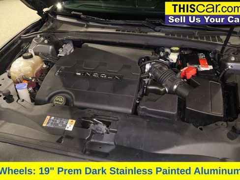 Used 2017 Lincoln Continental Select image 25