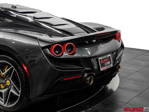 Used 2021 Ferrari F8 Tributo RWD image 19