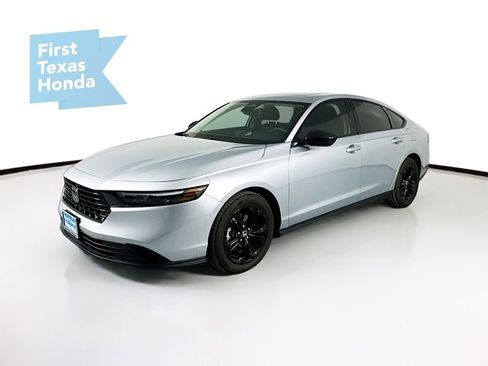 Certified 2025 Honda Accord SE image 3
