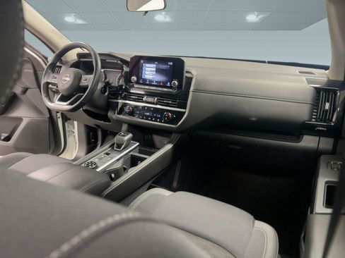 Used 2025 Nissan Pathfinder SV image 29