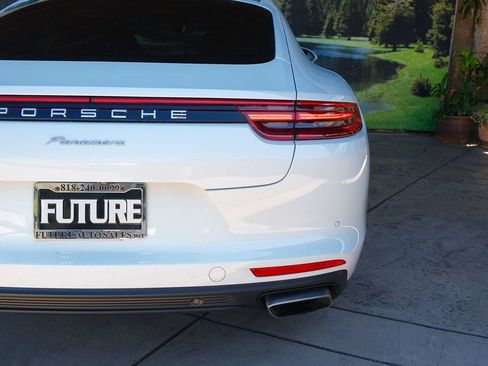 Used 2017 Porsche Panamera image 40