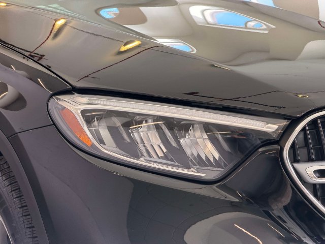 Certified 2026 Mercedes-Benz GLC 300 4MATIC image 9