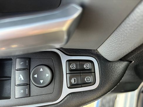 Used 2023 RAM 2500 Big Horn w/ Level 1 Equipment Group image 10