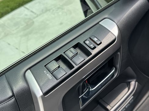 Used 2022 Toyota 4Runner Limited AWD/4WD image 29
