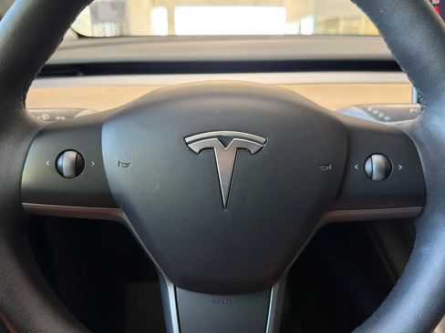 Used 2023 Tesla Model Y Long Range AWD/4WD image 25