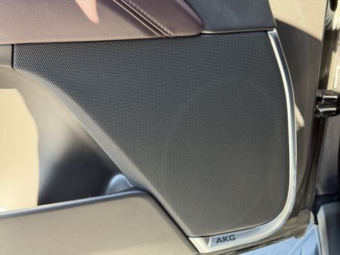 Certified 2022 Cadillac Escalade Premium Luxury Platinum image 21