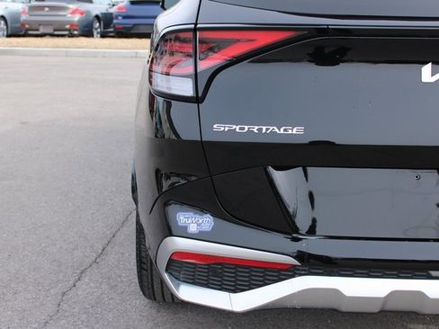 Used 2025 Kia Sportage SX image 47