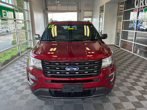 Used 2017 Ford Explorer XLT w/ Equipment Group 202A FWD image 2