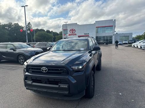 Used 2025 Toyota 4Runner SR5 AWD/4WD image 2