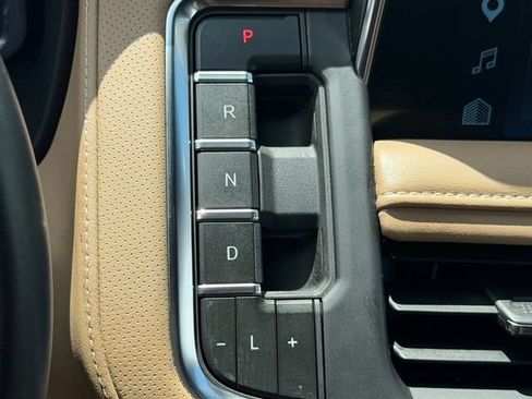 Used 2023 Chevrolet Suburban Premier w/ Premium Package RWD image 17