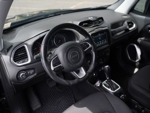 Used 2018 Jeep Renegade Latitude w/ Cold Weather Group AWD/4WD image 9