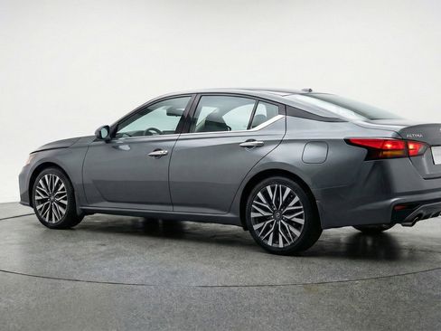 Used 2025 Nissan Altima 2.5 SV image 6