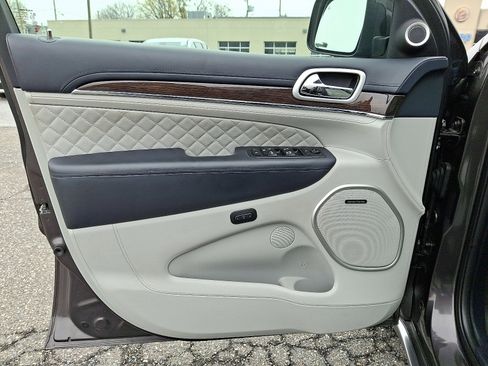 Used 2020 Jeep Grand Cherokee Summit image 14