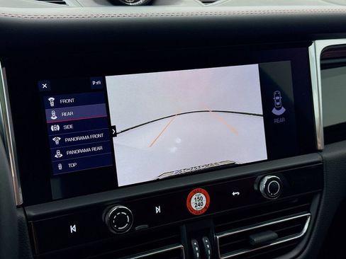 Certified 2025 Porsche Macan AWD/4WD image 21