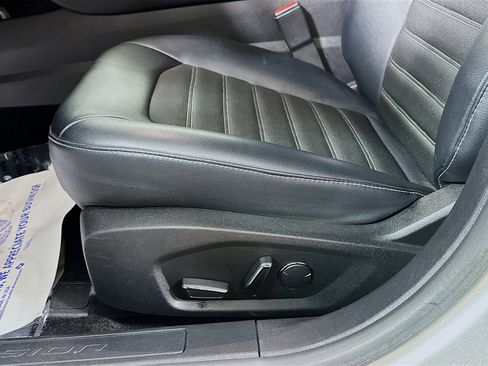 Used 2018 Ford Fusion SE w/ Equipment Group 201A image 19