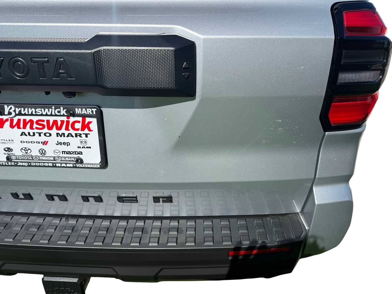 Used 2025 Toyota 4Runner SR5 AWD/4WD image 18
