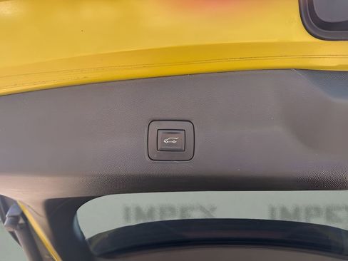 Used 2023 Chevrolet TrailBlazer RS w/ Sun and Liftgate Package FWD image 14