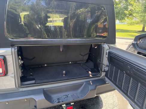 Used 2020 Jeep Wrangler Sport AWD/4WD image 23