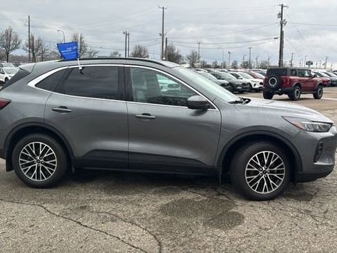 Certified 2024 Ford Escape SE w/ PHEV Premium Package image 3
