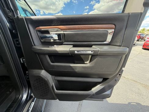 Used 2019 RAM 1500 Laramie AWD/4WD image 17