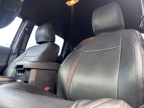 Used 2017 Toyota Tacoma TRD Off-Road w/ Tow Package (A/T) image 9