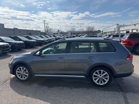 Used 2017 Volkswagen Golf Alltrack S image 12