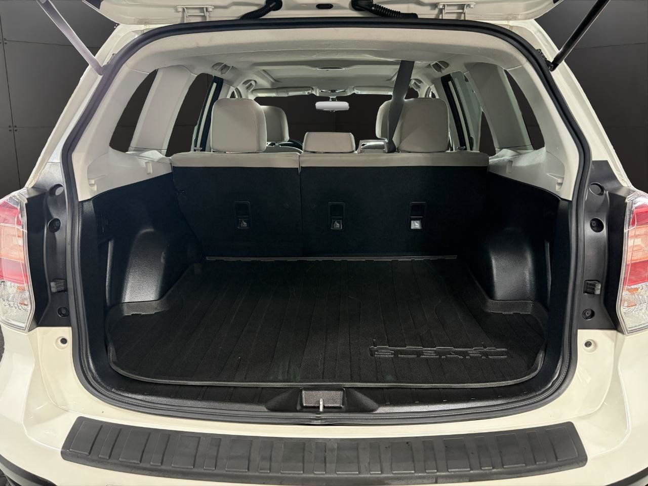 Used 2017 Subaru Forester 2.5i Premium AWD/4WD image 16