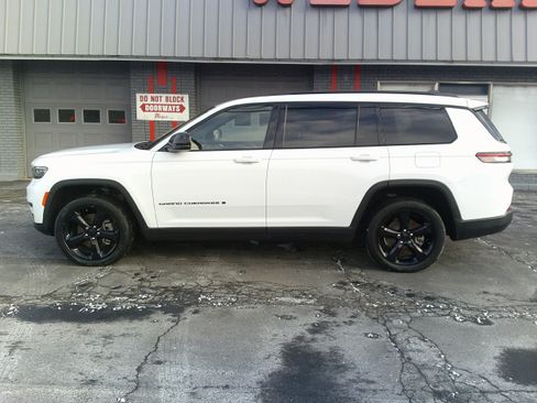 Used 2022 Jeep Grand Cherokee L Laredo image 2