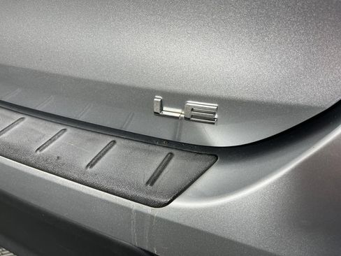 Used 2022 Toyota Highlander LE FWD image 5