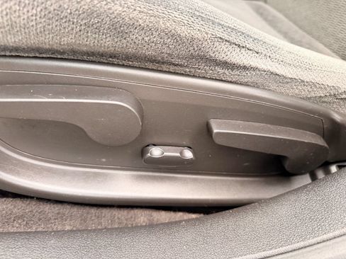 Used 2016 Chevrolet Impala LT FWD image 12
