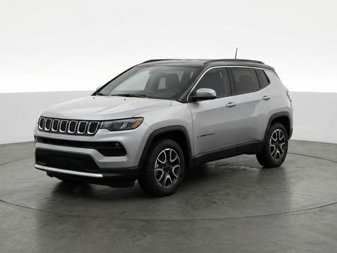 Used 2025 Jeep Compass Trailhawk AWD/4WD image 3