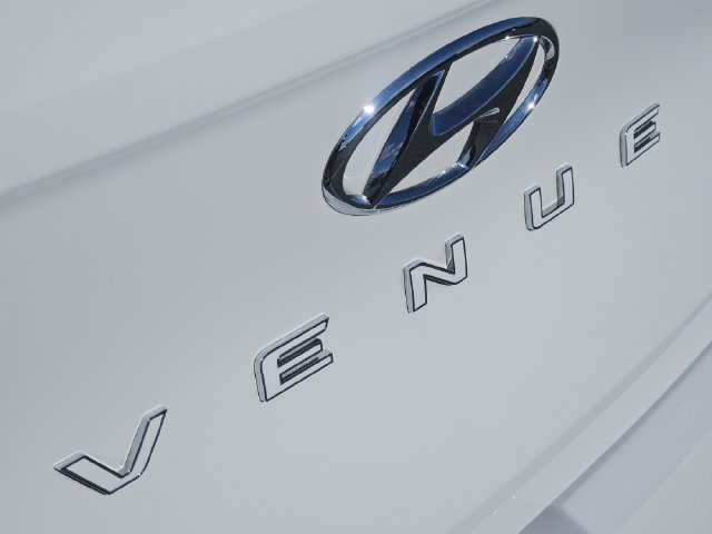 Used 2026 Hyundai Venue SE FWD image 11
