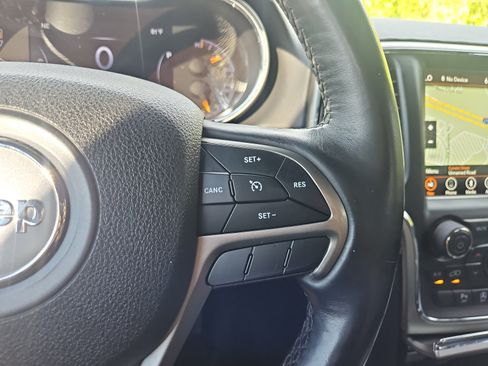 Used 2018 Jeep Grand Cherokee Limited AWD/4WD image 27
