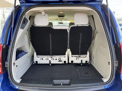 Used 2013 Dodge Grand Caravan SXT image 13