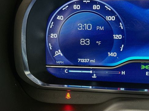 Used 2024 Chevrolet Suburban LT image 18